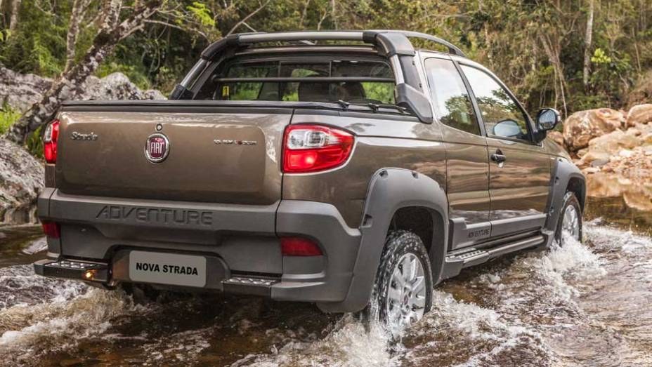 A traseira ganhou novas lanternas, tampa traseira redesenhada e ca&ccedil;amba mais alta | <a href="https://preprod.quatrorodas.abril.com.br/carros/lancamentos/fiat-strada-2014-757188.shtml" rel="migration">Leia mais</a>