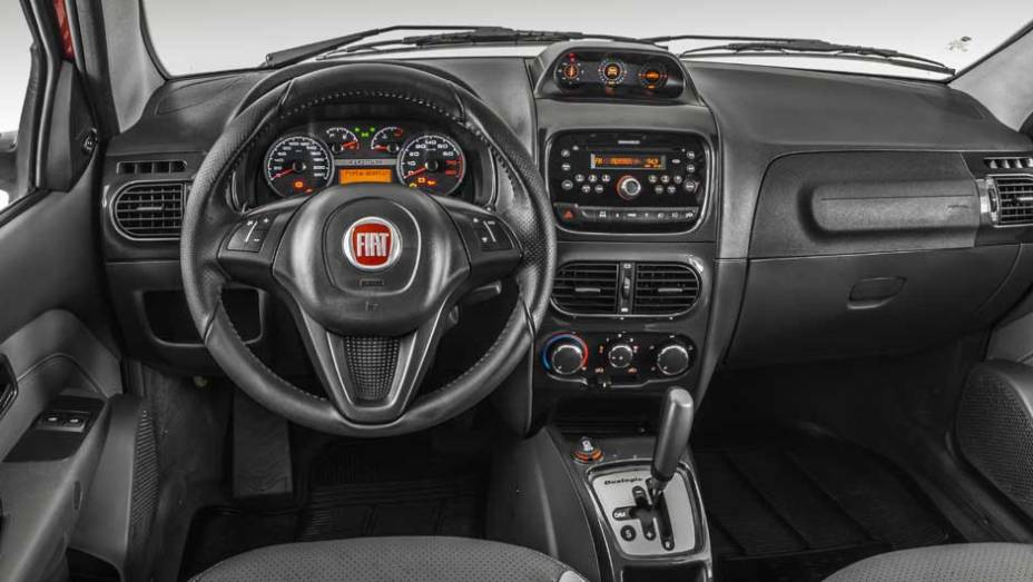 Al&eacute;m destas mudan&ccedil;as, a vers&atilde;o Adventure ganhou novo grafismo e volante redesenhado | <a href="https://preprod.quatrorodas.abril.com.br/carros/lancamentos/fiat-strada-2014-757188.shtml" rel="migration">Leia mais</a>