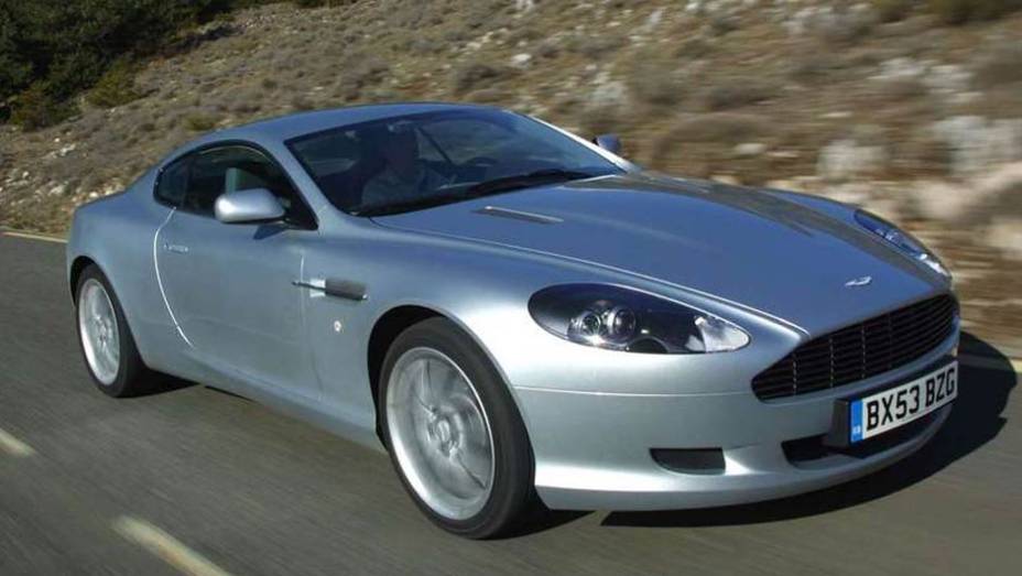 DB9 (2004): lançado no Salão de Frankfurt de 2003, foi o primeiro carro produzido na fábrica de Gaydon; o motor 6.0 V12 tinha 450 cv