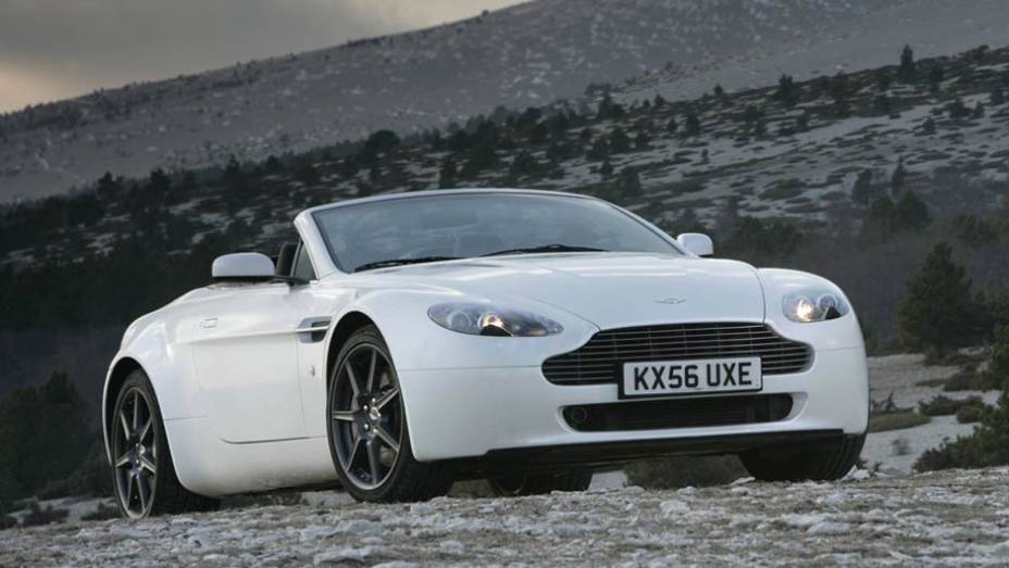 V8 Vantage Roadster (2007): um dos conversíveis mais cobiçados do planeta, tinha um motor V8 que o levava de 0 a 100 km/h em cinco segundos e à velocidade máxima de 280 km/h