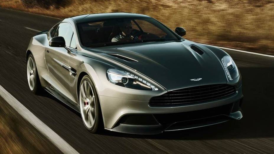 AM310 Vanquish (2013): sucessor do DBS, tem linhas inspiradas no superesportivo One-77 e abundância de fibra de carbono e alumínio pela carroceria