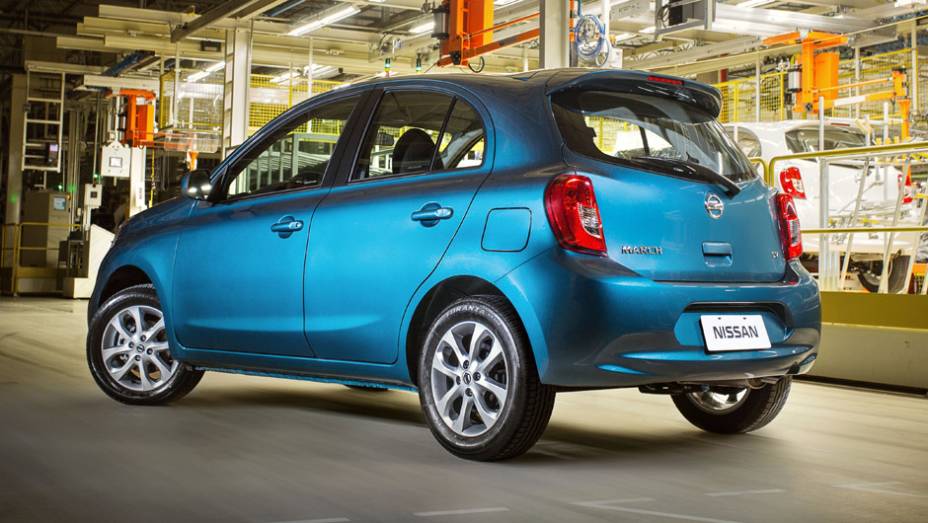 Compacto será vendido com duas opções de motorização (1.0 e 1.6, ambas 16V) e três versões de acabamento | <a href="https://preprod.quatrorodas.abril.com.br/carros/lancamentos/nissan-new-march-782972.shtml" rel="migration">Leia mais</a>