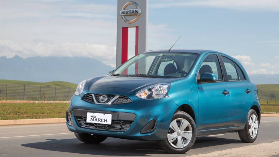 Vers&atilde;o de entrada &eacute; a 1.0 Conforto, identificada pelas calotas no lugar das rodas de liga leve | <a href="https://preprod.quatrorodas.abril.com.br/carros/lancamentos/nissan-new-march-782972.shtml" rel="migration">Leia mais</a>