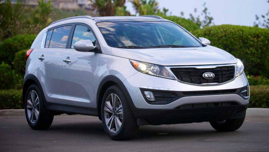 Dá pra reparar? A Kia fez mudanças no Sportage vendido nos Estados Unidos | <a href="https://preprod.quatrorodas.abril.com.br/noticias/fabricantes/kia-revela-facelift-sportage-2014-eua-754251.shtml" rel="migration">Leia mais</a>