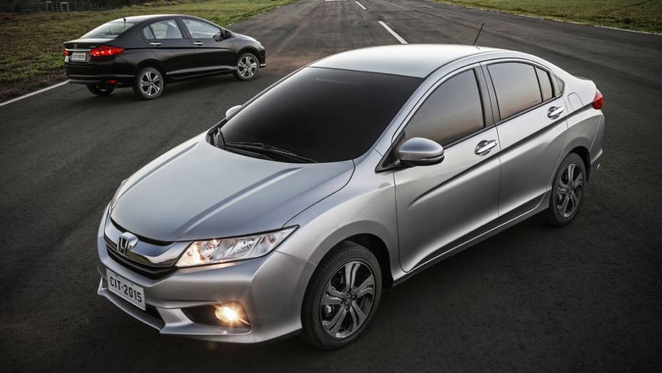 Maior e mais bem equipado, o City estreia com novo visual | <a href="https://preprod.quatrorodas.abril.com.br/carros/lancamentos/honda-city-800143.shtml" rel="migration">Leia mais</a>