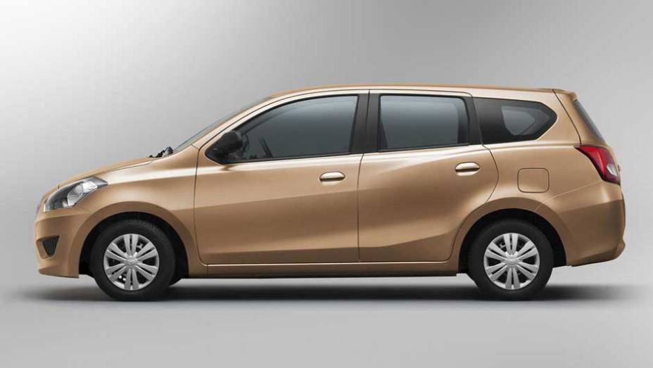 A dist&acirc;ncia entre-eixos de 2,45 metros oferece espa&ccedil;o de sobra para sete pessoas | <a href="https://preprod.quatrorodas.abril.com.br/noticias/fabricantes/datsun-lanca-minivan-go-754303.shtml" rel="migration">Leia mais</a>