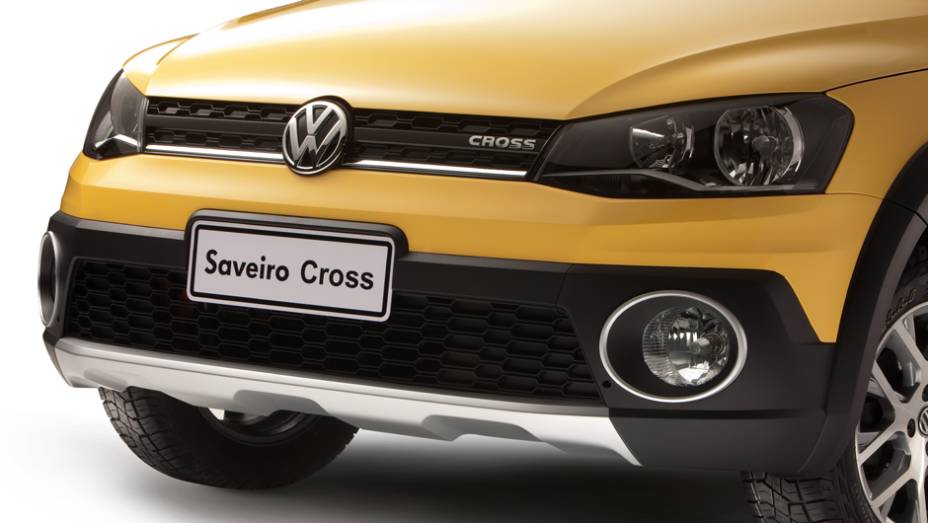 Detalhe da frente com grade exclusiva e os enormes far&oacute;is auxiliares com molduras cromadas | <a href="https://preprod.quatrorodas.abril.com.br/carros/lancamentos/vw-saveiro-2014-738896.shtml" rel="migration">Leia mais</a>