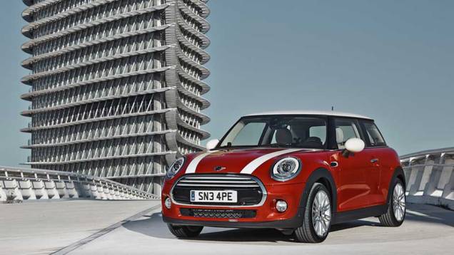Logo de cara reconhecemos seu parentesco com o antigo Morris Mini, mesmo com o novo visual | <a href="https://preprod.quatrorodas.abril.com.br/carros/lancamentos/mini-cooper-2014-760542.shtml" rel="migration">Leia mais</a> Logo de cara reconhecemos seu parentesco com o antigo Morris Mini, mesmo com o novo visual | <a href="https://preprod.quatrorodas.abril.com.br/carros/lancamentos/mini-cooper-2014-760542.shtml" rel="migration">Leia mais</a>