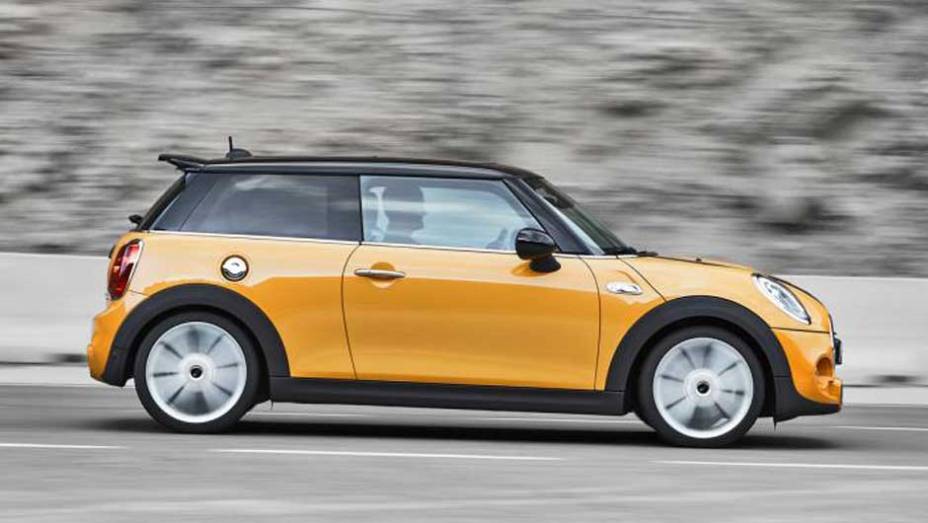 A apresentação mundial do novo Cooper será realizada simultaneamente nos Salões de Los Angeles e Tóquio | <a href="https://preprod.quatrorodas.abril.com.br/carros/lancamentos/mini-cooper-2014-760542.shtml" rel="migration">Leia mais</a>