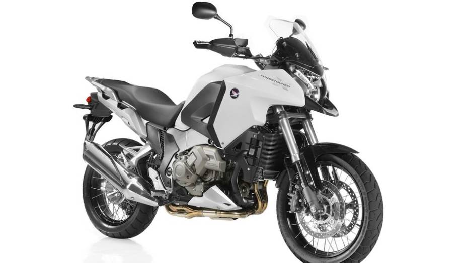 A Honda confirmou nesta terça-feira (18) a chegada da VFR 1200X Crosstourer ao mercado brasileiro | <a href="%20https://preprod.quatrorodas.abril.com.br/moto/noticias/honda-vfr-1200x-crosstourer-729192.shtml" rel="migration">Leia mais</a>