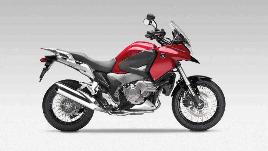 Quanto ao motor, o modelo chega com um V4 de 1.236,7 cm³ com injeção eletrônica | <a href="%20https://preprod.quatrorodas.abril.com.br/moto/noticias/honda-vfr-1200x-crosstourer-729192.shtml" rel="migration">Leia mais</a>