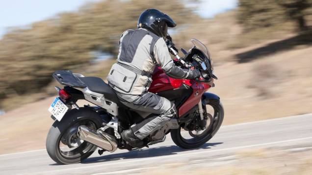 Ele entrega potência máxima de 129,2 cavalos e 12,8 kgfm de torque (a 6.500 rpm) | <a href="https://preprod.quatrorodas.abril.com.br/moto/noticias/honda-vfr-1200x-crosstourer-729192.shtml" rel="migration">Leia mais</a> Ele entrega potência máxima de 129,2 cavalos e 12,8 kgfm de torque (a 6.500 rpm) | <a href="https://preprod.quatrorodas.abril.com.br/moto/noticias/honda-vfr-1200x-crosstourer-729192.shtml" rel="migration">Leia mais</a>