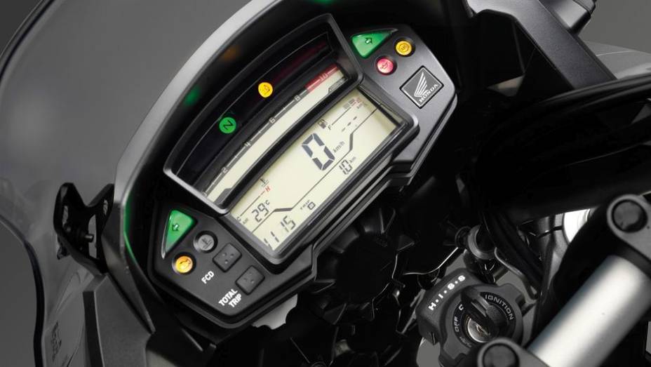 Vale lembrar que as rodas são de 19 polegadas (dianteira) e 17 polegadas (traseira). | <a href="%20https://preprod.quatrorodas.abril.com.br/moto/noticias/honda-vfr-1200x-crosstourer-729192.shtml" rel="migration">Leia mais</a>