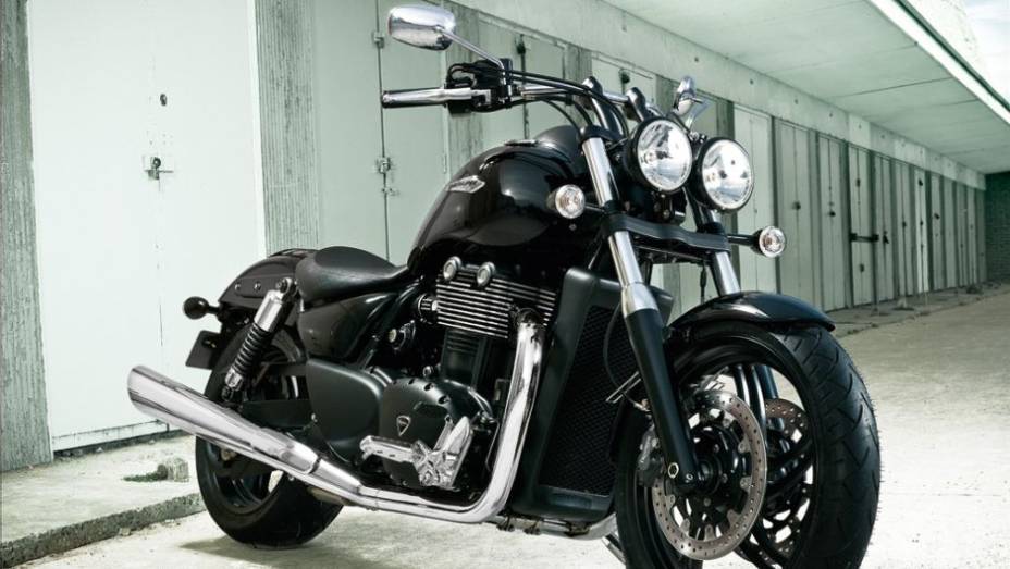 A Triumph direciona suas atenções no Brasil para uma cruiser "com estilo único": a Thunderbird Storm | <a href="%20https://preprod.quatrorodas.abril.com.br/moto/noticias/estilo-triumph-thunderbird-storm-731430.shtml" rel="migration">Leia mais</a>