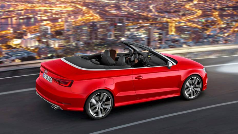 Quando retraída, a capota fica alojada dentro do compartimento de bagagens | <a href="https://preprod.quatrorodas.abril.com.br/noticias/saloes/genebra-2014/audi-revela-novo-s3-cabriolet-773912.shtml" rel="migration">Leia mais</a>