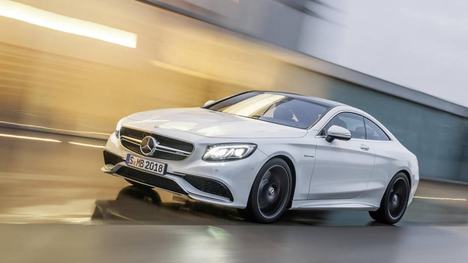 Recém-lançada, a versão esportiva do Classe S Coupe foi preparada pela AMG | <a href="https://preprod.quatrorodas.abril.com.br/noticias/fabricantes/mercedes-benz-mostra-s-63-amg-coupe-777171.shtml" rel="migration">Leia mais</a>