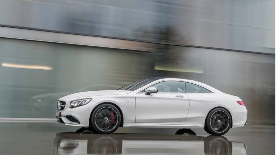 O S 63 AMG Coupe faz sua estreia mundial no Salão de Nova York, que acontecerá em abril | <a href="https://preprod.quatrorodas.abril.com.br/noticias/fabricantes/mercedes-benz-mostra-s-63-amg-coupe-777171.shtml" rel="migration">Leia mais</a>