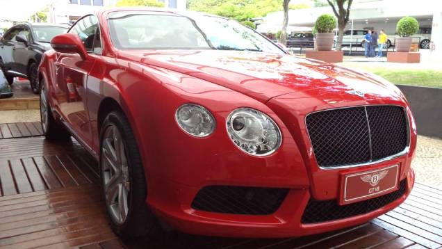 O Jockey Clube de São Paulo recebe até o dia 1º de dezembro o Auto Premium Show, evento que reúne algumas das principais marcas de luxo, como a Bentley | <a href="https://preprod.quatrorodas.abril.com.br/noticias/fabricantes/auto-premium-show-abre-portas-sp-760626" rel="migration"></a> O Jockey Clube de São Paulo recebe até o dia 1º de dezembro o Auto Premium Show, evento que reúne algumas das principais marcas de luxo, como a Bentley | <a href="https://preprod.quatrorodas.abril.com.br/noticias/fabricantes/auto-premium-show-abre-portas-sp-760626" rel="migration"></a>