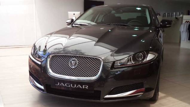 Menor e mais acessível, o XF tem uma versão com motor 2.0 turbo | <a href="https://preprod.quatrorodas.abril.com.br/noticias/fabricantes/auto-premium-show-abre-portas-sp-760626.shtml" rel="migration">Leia mais</a> Menor e mais acessível, o XF tem uma versão com motor 2.0 turbo | <a href="https://preprod.quatrorodas.abril.com.br/noticias/fabricantes/auto-premium-show-abre-portas-sp-760626.shtml" rel="migration">Leia mais</a>