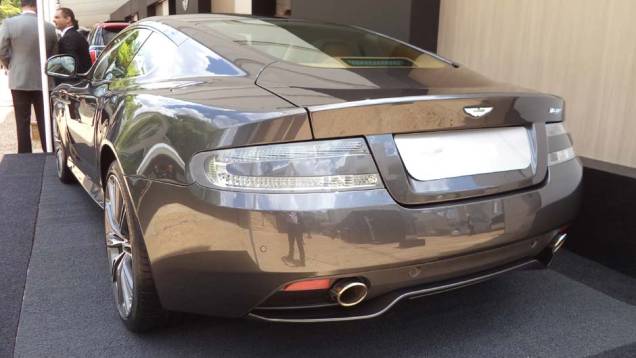 Além dele, a marca mostra, pela primeira vez, o Vantage no Brasil | <a href="https://preprod.quatrorodas.abril.com.br/noticias/fabricantes/auto-premium-show-abre-portas-sp-760626.shtml" rel="migration">Leia mais</a> Além dele, a marca mostra, pela primeira vez, o Vantage no Brasil | <a href="https://preprod.quatrorodas.abril.com.br/noticias/fabricantes/auto-premium-show-abre-portas-sp-760626.shtml" rel="migration">Leia mais</a>