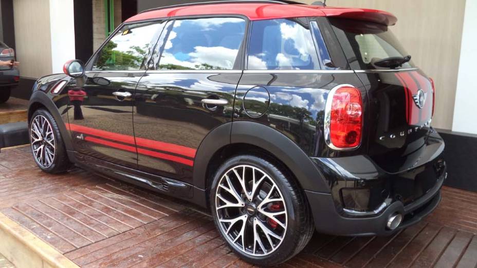 E a MINI mostra o Countryman preparado pela John Cooper Works | <a href="https://preprod.quatrorodas.abril.com.br/noticias/fabricantes/auto-premium-show-abre-portas-sp-760626.shtml" rel="migration">Leia mais</a>