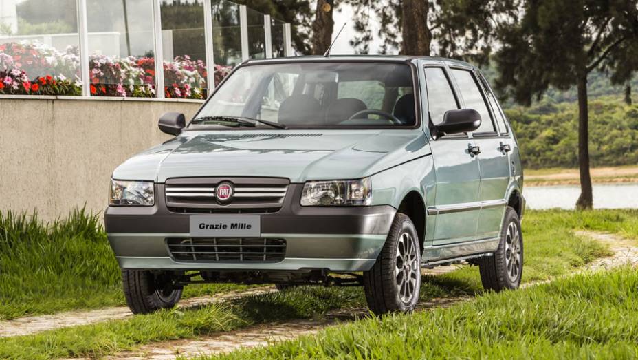Para marcar a despedida do Mille, a Fiat lan&ccedil;a a s&eacute;rie especial Grazie Mille | <a href="https://preprod.quatrorodas.abril.com.br/noticias/fabricantes/fiat-lanca-serie-grazie-mille-763882.shtml" rel="migration">Leia mais</a>