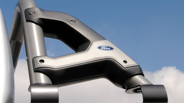O santantonio é um dos itens de série da nova versão | <a href="https://preprod.quatrorodas.abril.com.br/carros/lancamentos/ford-ranger-sport-777328.shtml" rel="migration">Leia mais</a> O santantonio é um dos itens de série da nova versão | <a href="https://preprod.quatrorodas.abril.com.br/carros/lancamentos/ford-ranger-sport-777328.shtml" rel="migration">Leia mais</a>