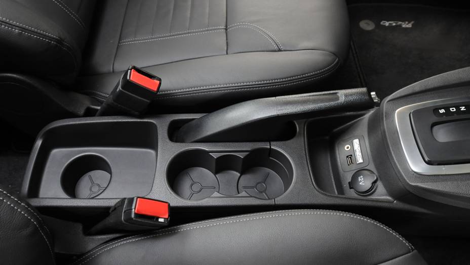 Acabamento interno &eacute; de boa qualidade <a href="https://preprod.quatrorodas.abril.com.br/carros/lancamentos/ford-new-fiesta-2014-739245.shtml" rel="migration">Leia mais</a>