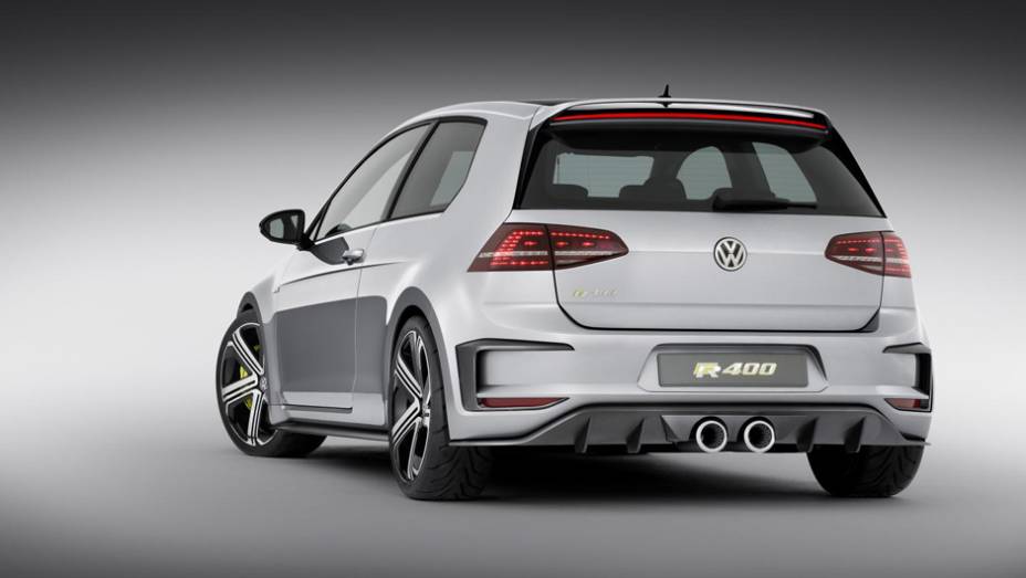 Teto feito de fibra de carbono. | <a href="https://preprod.quatrorodas.abril.com.br/noticias/saloes/pequim-2014/vw-mostra-golf-r-400-pequim-780061.shtml" rel="migration">Leia mais</a>