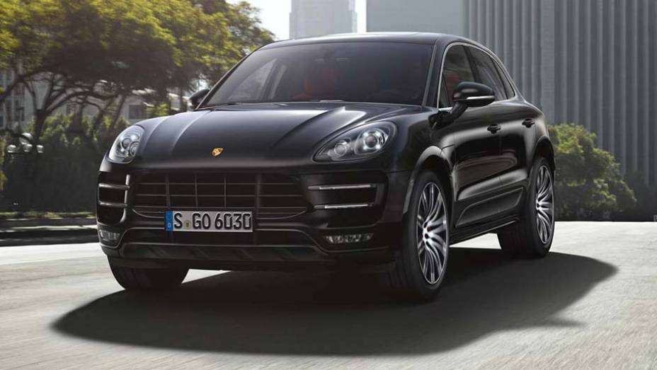 A dianteira n&atilde;o esconde o parentesco com os novos Boxster e Panamera | <a href="https://preprod.quatrorodas.abril.com.br/noticias/saloes/los-angeles-2013/porsche-mostra-macan-760709.shtml" rel="migration">Leia mais</a>