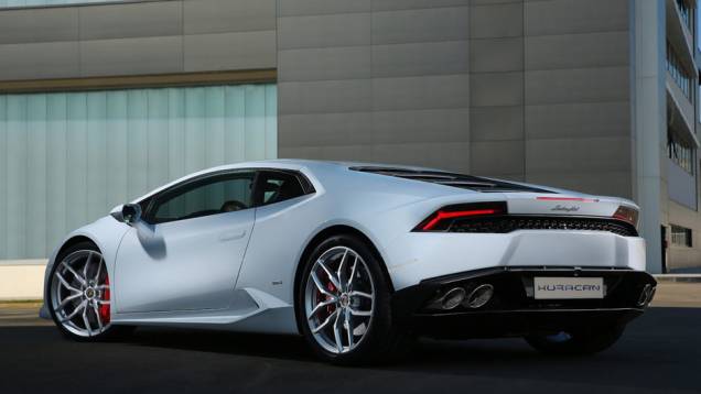 O torque máximo é de 57,1 mkgf | <a href="https://preprod.quatrorodas.abril.com.br/noticias/saloes/genebra-2014/lamborghini-revela-huracan-775441.shtml" rel="migration">Leia mais</a> O torque máximo é de 57,1 mkgf | <a href="https://preprod.quatrorodas.abril.com.br/noticias/saloes/genebra-2014/lamborghini-revela-huracan-775441.shtml" rel="migration">Leia mais</a>
