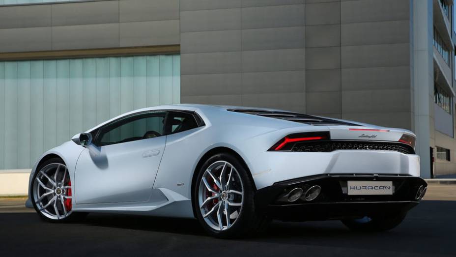 O torque m&aacute;ximo &eacute; de 57,1 mkgf | <a href="https://preprod.quatrorodas.abril.com.br/noticias/saloes/genebra-2014/lamborghini-revela-huracan-775441.shtml" rel="migration">Leia mais</a>