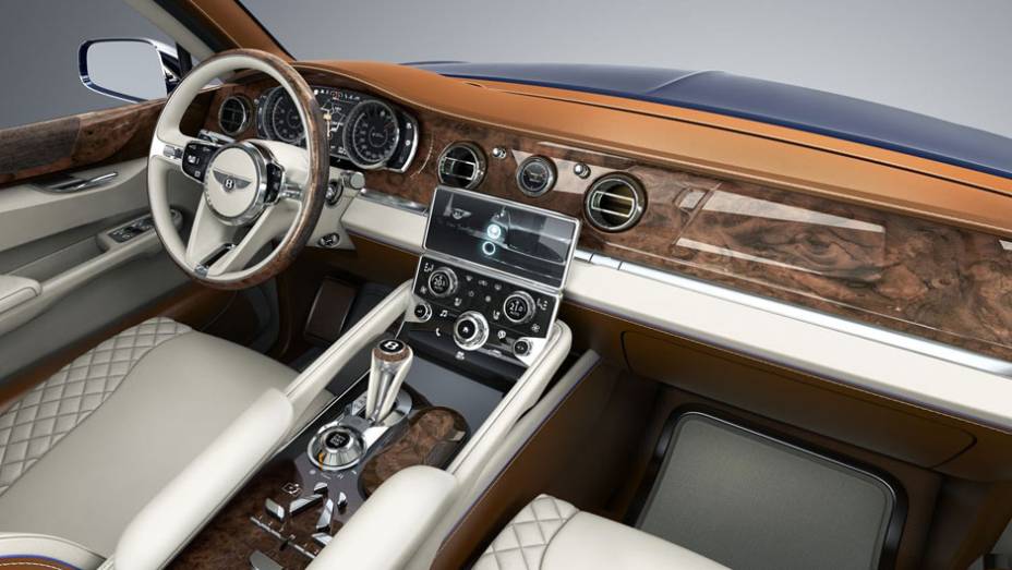 Interior oferece uma experiência completa ao passageiro | <a href="https://preprod.quatrorodas.abril.com.br/saloes/genebra/2012/bentley-exp-9-f-678637.shtml" rel="migration">Leia mais</a>