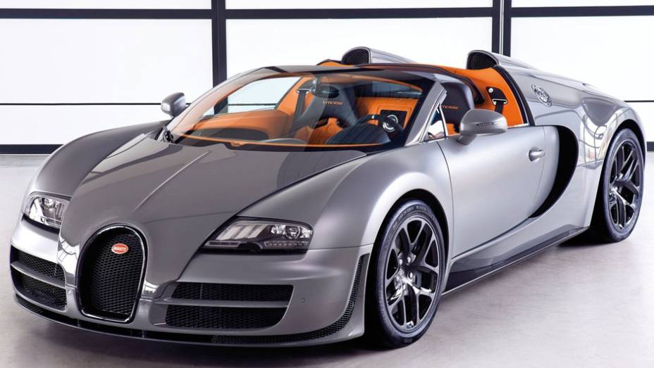 Superesportivo conta com a usina de força proporcionada pelo motor de 16 cilindros | <a href="https://preprod.quatrorodas.abril.com.br/saloes/genebra/2012/bugatti-veyron-grand-sport-vitesse-678489.shtml" rel="migration">Leia mais</a>