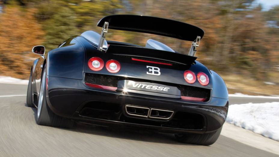 Modelo foi apresentado ao mundo no Salão de Genebra | <a href="https://preprod.quatrorodas.abril.com.br/saloes/genebra/2012/bugatti-veyron-grand-sport-vitesse-678489.shtml" rel="migration">Leia mais</a>