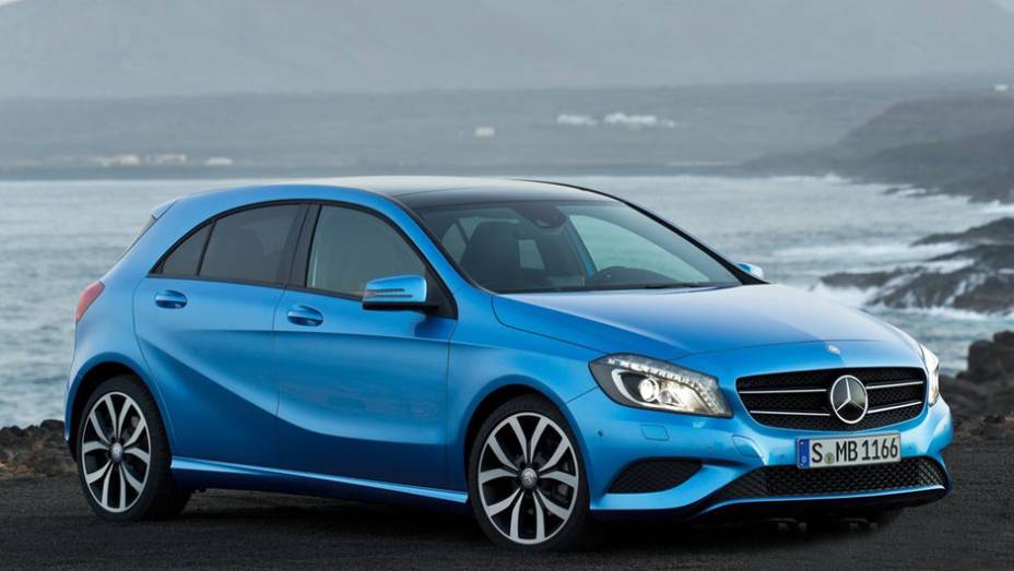 A intenção da marca é clara: o Classe A vai rivalizar com Audi A3 e BMW Série 1 | <a href="https://preprod.quatrorodas.abril.com.br/saloes/genebra/2012/mercedes-benz-classe-678631.shtml" rel="migration">Leia mais</a>