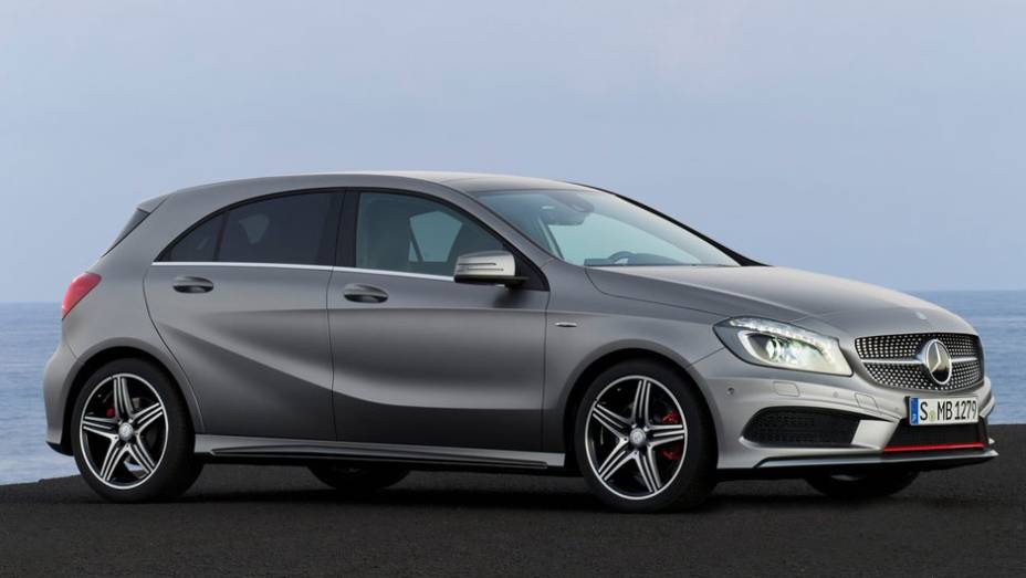 O vinco que percorre quase toda a lateral chama muita aten&ccedil;&atilde;o | <a href="https://preprod.quatrorodas.abril.com.br/saloes/genebra/2012/mercedes-benz-classe-678631.shtml" rel="migration">Leia mais</a>