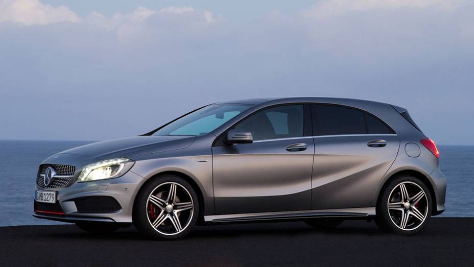 O pacote da AMG deixa o Classe A com ar ainda mais esportivo | <a href="https://preprod.quatrorodas.abril.com.br/saloes/genebra/2012/mercedes-benz-classe-678631.shtml" rel="migration">Leia mais</a>