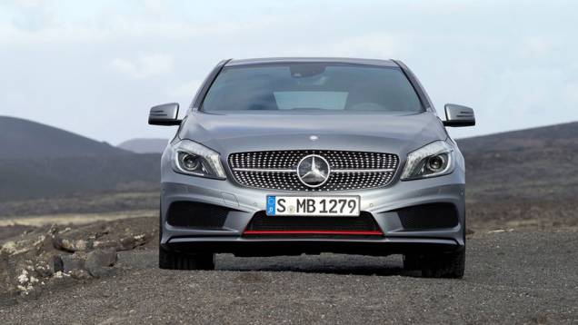 A grade frontal não esconde a inspiração no superesportivo SLS AMG | <a href="https://preprod.quatrorodas.abril.com.br/saloes/genebra/2012/mercedes-benz-classe-678631.shtml" rel="migration">Leia mais</a> A grade frontal não esconde a inspiração no superesportivo SLS AMG | <a href="https://preprod.quatrorodas.abril.com.br/saloes/genebra/2012/mercedes-benz-classe-678631.shtml" rel="migration">Leia mais</a>