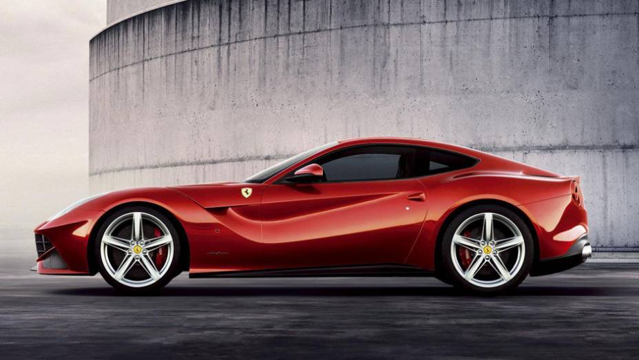 Esportivo conta com motor 6.3 V12, que gera 730 cavalos de potência | <a href="https://preprod.quatrorodas.abril.com.br/saloes/genebra/2012/ferrari-f12berlinetta-678494.shtml" rel="migration">Leia mais</a>