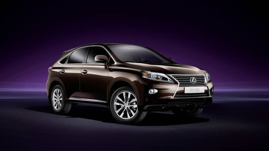 Crossover passou por uma leve reestilização | <a href="https://preprod.quatrorodas.abril.com.br/saloes/genebra/2012/lexus-rx-678808.shtml" rel="migration">Leia mais</a>