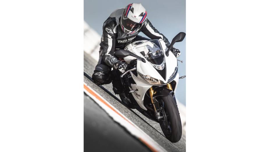 Triumph apresenta Daytona 675R no Brasil | <a href="https://preprod.quatrorodas.abril.com.br/moto/noticias/triumph-lanca-daytona-675r-street-triple-741449.shtml" rel="migration">Leia mais</a>