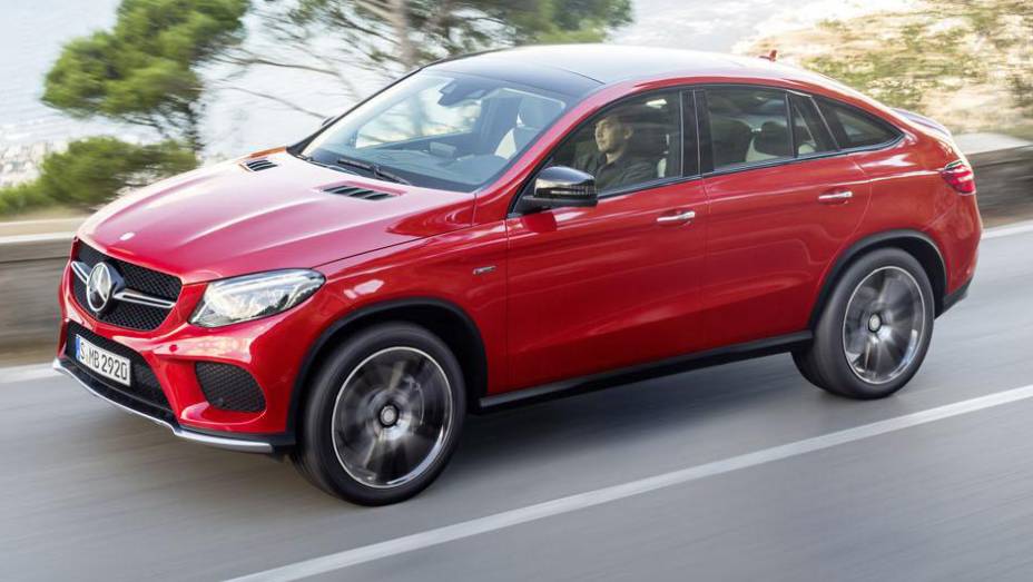 Pacote aerodinâmico AMG é completado por rodas de 21 polegadas | <a href="https://preprod.quatrorodas.abril.com.br/noticias/fabricantes/mercedes-divulga-oficialmente-nova-gle-820013.shtml" rel="migration">Leia mais</a>