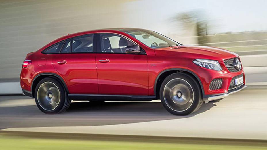 Modelo será lançado no Salão de Detroit, nos Estados Unidos, em janeiro de 2015 | <a href="https://preprod.quatrorodas.abril.com.br/noticias/fabricantes/mercedes-divulga-oficialmente-nova-gle-820013.shtml" rel="migration">Leia mais</a>