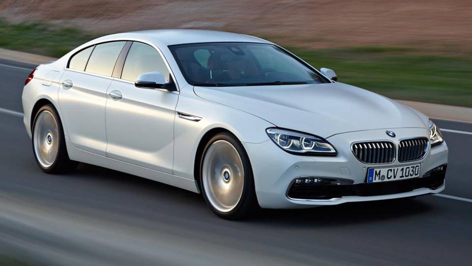 Grade dianteira também teve retoques | <a href="https://preprod.quatrorodas.abril.com.br/noticias/saloes/detroit-2015/bmw-apresenta-nova-familia-serie-6-820099.shtml" rel="migration">Leia mais</a>