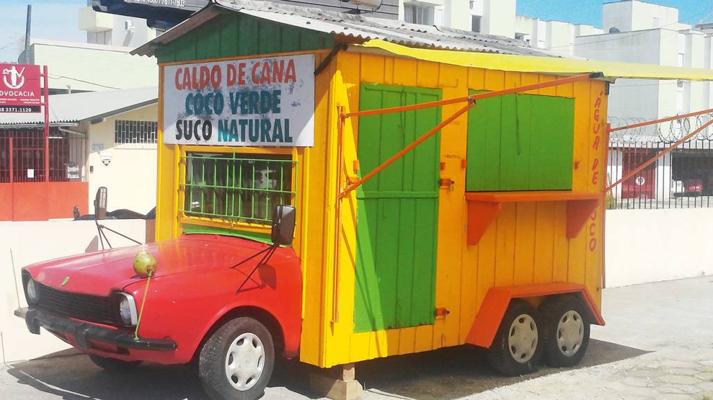 Viva voz É imóvel ou automóvel? Parece que até agora o proprietário não descobriu se vai pagar IPTU ou IPVA