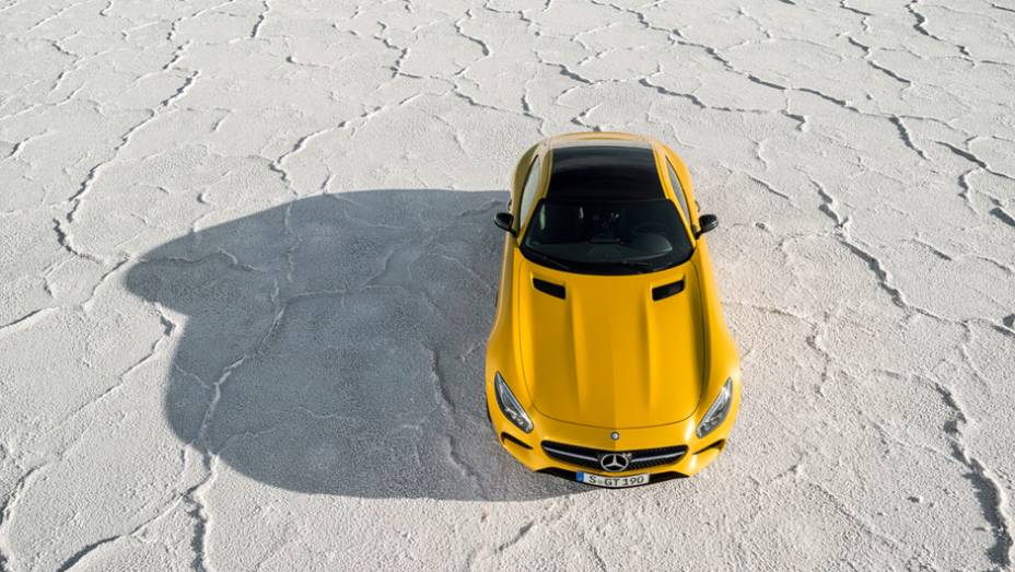 Desse modo, tomando como base o último SLS, há uma redução de 145 kg | <a href="https://preprod.quatrorodas.abril.com.br/noticias/saloes/paris-2014/mercedes-benz-revela-amg-gt-799359.shtml" rel="migration">Leia mais</a>