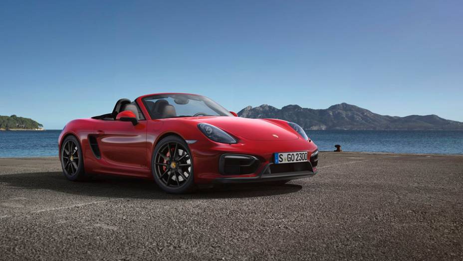 Outra novidade é o sistema de amortecimento eletrônico. | <a href="https://preprod.quatrorodas.abril.com.br/noticias/fabricantes/porsche-lanca-boxster-gts-cayman-gts-777156.shtml" rel="migration">Leia mais</a>