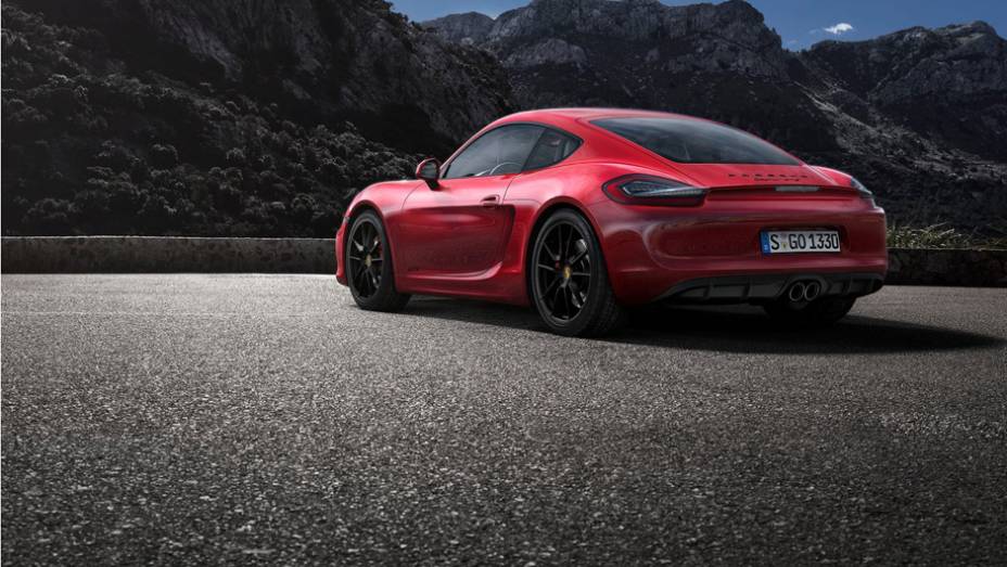 Outra novidade é o sistema de amortecimento eletrônico. | <a href="https://preprod.quatrorodas.abril.com.br/noticias/fabricantes/porsche-lanca-boxster-gts-cayman-gts-777156.shtml" rel="migration">Leia mais</a>