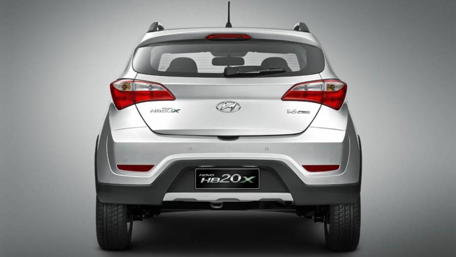 O HB20X será oferecido apenas com o motor 1.6 16V Flex, de 128 cv | <a href="https://preprod.quatrorodas.abril.com.br/carros/lancamentos/hyundai-hb20x-731727.shtml" rel="migration">Leia mais</a>